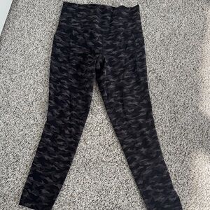 Athleta Women’s Black and Gray Camouflage Leggings